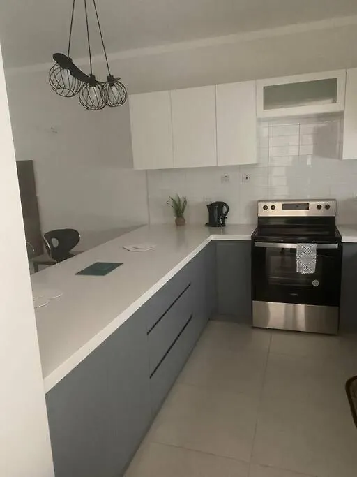 Arvie Suites Kingston Apartment