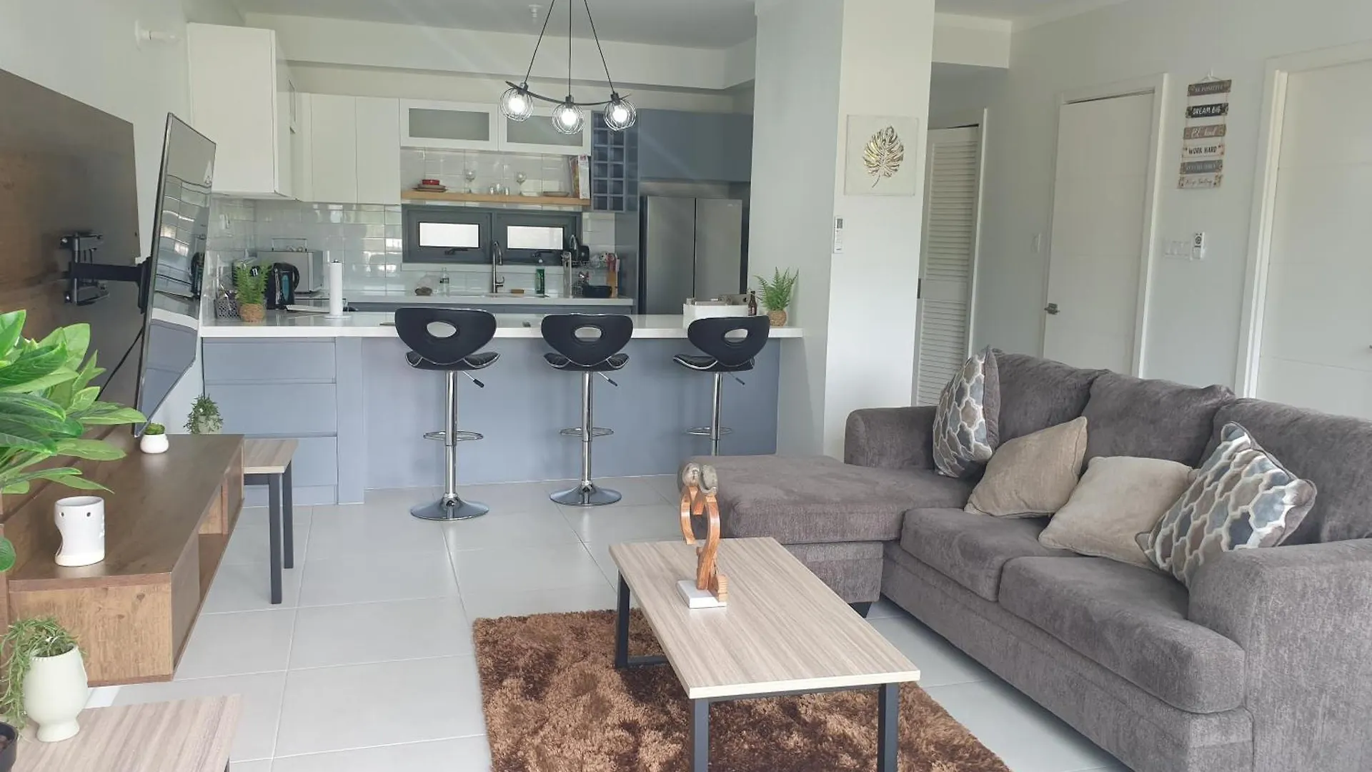 Arvie Suites Kingston